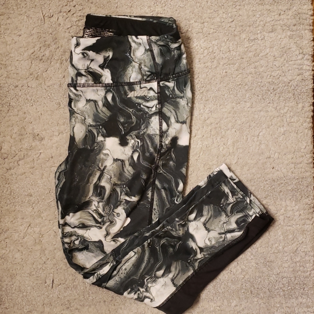 AVIA Workout Crop Leggings